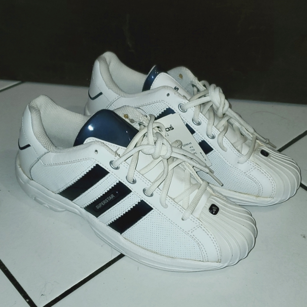 #47 Adidas Sneakers
